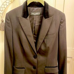 Authentic Dolce & Gabbana Black Tuxedo Blazer, sz 38 (US 4,6). Made in Italy.